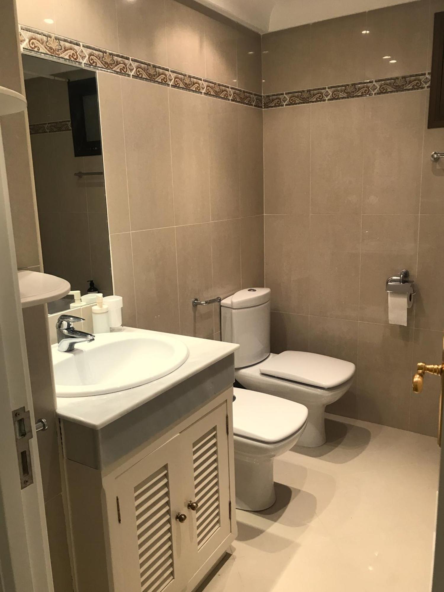 Habitacion Deluxe Con Bano Privado En Atalaya Apartagolf, Estepona Exterior photo